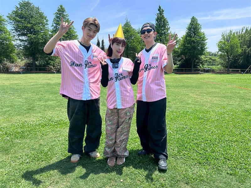 男團U:NUS、峮峮登上節目 。(圖/中視提供)