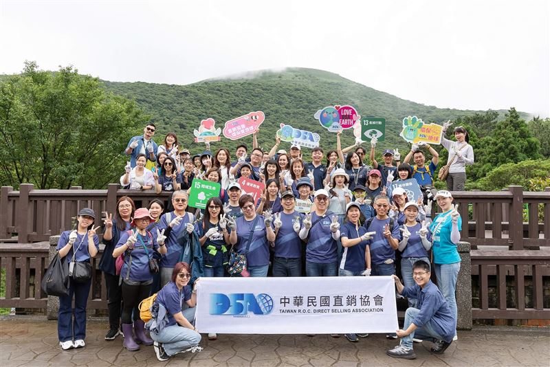 直銷協會多年來積極實踐企業社會責任,移除226公斤外來種,結合教育與行動,推廣生態保育理念。(圖/直銷協會提供)