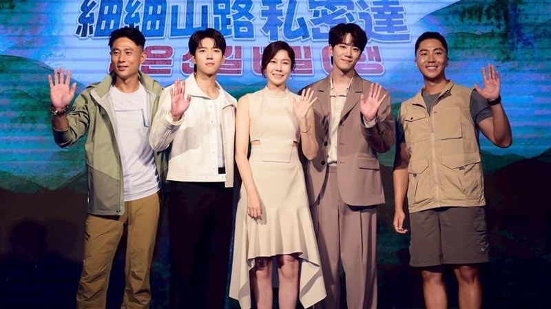 IU前男友合體金荷娜　彭小刀被韓星喊大哥