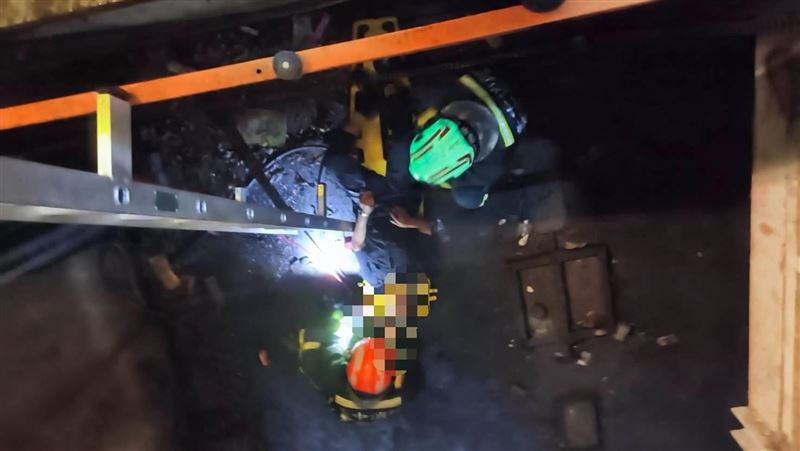 新/台中男「誤觸感應」墜落機械車位下方