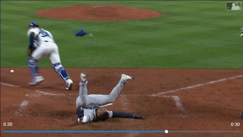 雷耶斯(Pablo Reyes)繞過三壘重心不穩,仍跑回洋基超前分。(圖/翻攝自MLB官網)