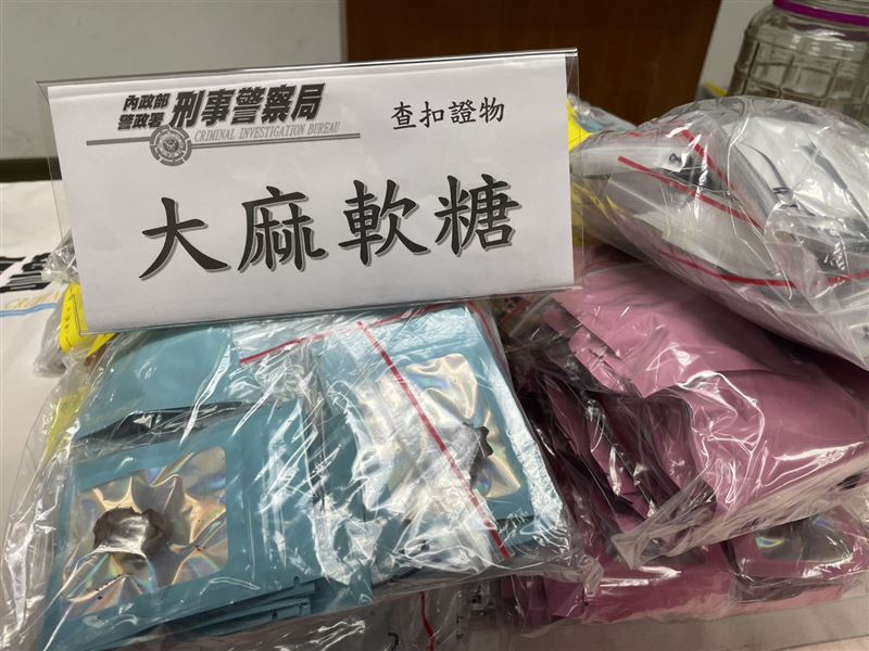 警方查扣大麻軟糖、巧克力,預估市價約2000萬。(圖/翻攝畫面)