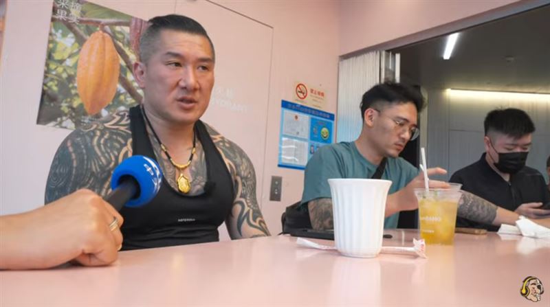 館長自稱最喜歡跟人家吵架，痛批某些親中名嘴是廢物。（圖／翻攝自館長惡名昭彰YouTube）