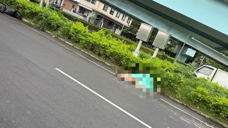 土城騎士遭撞飛後,當場爆頭慘死。(圖/翻攝畫面)