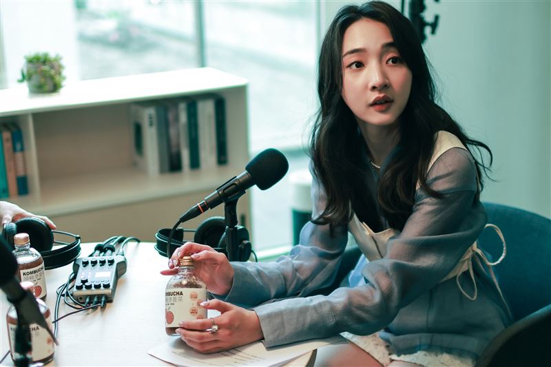 婚內失戀系列電視電影《慶祝》李沐在劇中飾演懷抱完美主義的服裝設計總監，也因此對自己的婚紗和婚姻很有想法。（圖／寬想國際娛樂提供）