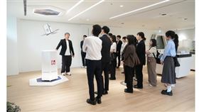 ▲鴻海董辦2025暑期實習錄取結果出爐，競爭激烈，超過千人爭搶18席正取名額，錄取率僅1.7%，實習計畫涵蓋科技創新、財務金融與企業形象三大組別。（圖／鴻海科技集團提供）