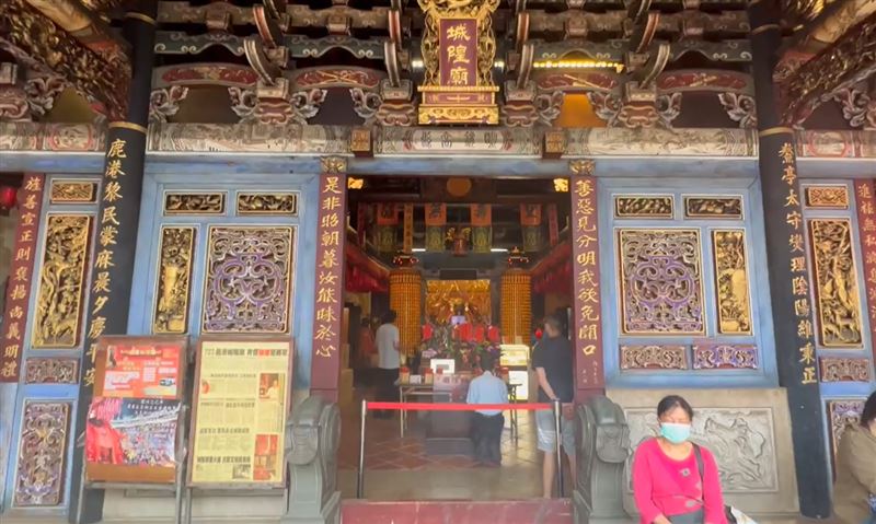 因為徵不到人,鹿港城隍廟晚間不開放參拜,下午5點提早關閉。(圖/翻攝畫面)