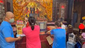 假日要上班徵不到人，鹿港城隍廟，提早打烊，(圖／翻攝畫面)