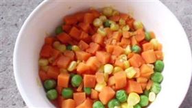 月子中心,三色豆,便宜,爆怨公社,月子餐（圖／翻攝自爆怨公社）