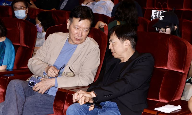 蔡琴舉辦「不要告別」演唱會,趙少康前來力挺。(圖/記者鄭孟晃攝影)