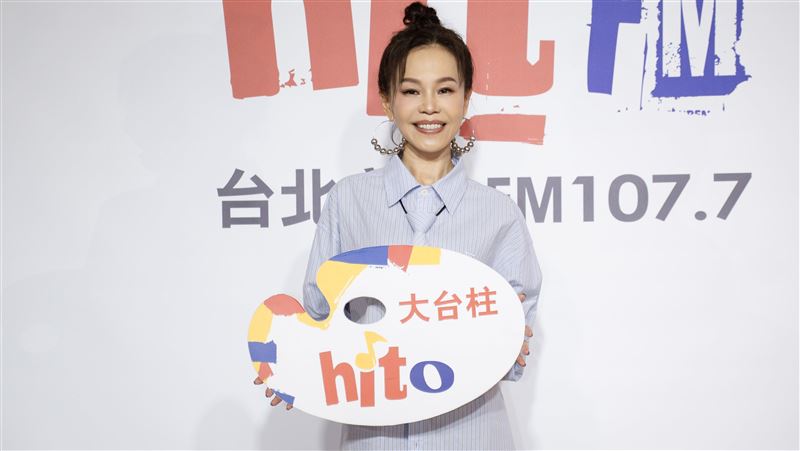 雙語金曲歌后彭佳慧完美回歸，新輯《完整的大人》驚艷歌壇。（圖／Hit Fm聯播網提供）