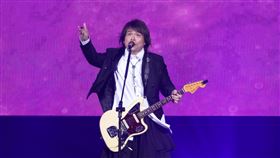 伍佰第七度攻小巨蛋，小巨蛋座無虛席。（圖／記者鄭孟晃攝影）