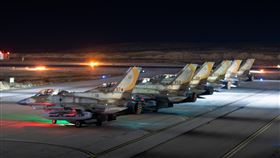 ▲以色列軍方公布夜襲德黑蘭戰機起降畫面。（圖／以色列國防部提供）