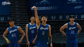 高雄全家海神邱子軒（中）、蘇文儒（左一）都是首度參與冠軍賽。（圖／高雄海神提供）