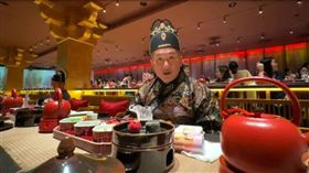 館長換上古裝。（圖／翻攝自Youtube）