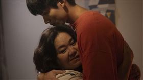 劇中三姊妹的有趣對話也讓人笑出眼淚。(圖／公視台語台、華視提供)