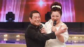 蔡小虎向白冰冰下跪。（圖／民視提供）