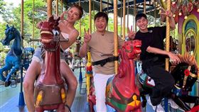 胡瓜帶小禎、胡釋安玩遊樂園。（圖／《下面一位》提供）