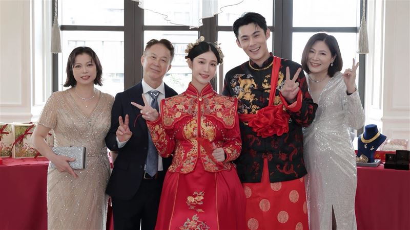 陳奕交往老婆一年懷孕閃婚!暫時不辦婚禮