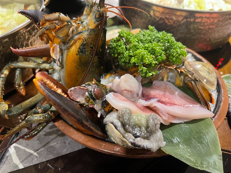日本北海道的海膽,閃爍金黃色光芒。(圖/業者提供)