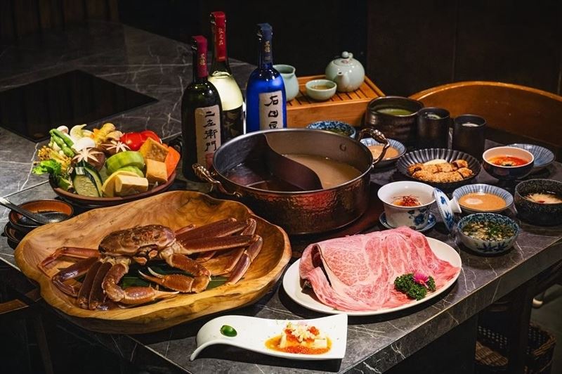 在「二本松涮涮屋」也能吃到松葉蟹、鱈場蟹。(圖/業者提供)