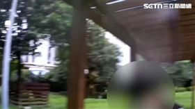 ▲北市吳姓婦人坐在公園躺椅休息，卻遭人丟擲不明物體打中頭部。（圖／翻攝畫面）