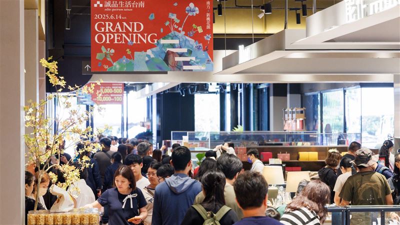 南台灣最大誠品開幕！試營運破40萬人造訪
