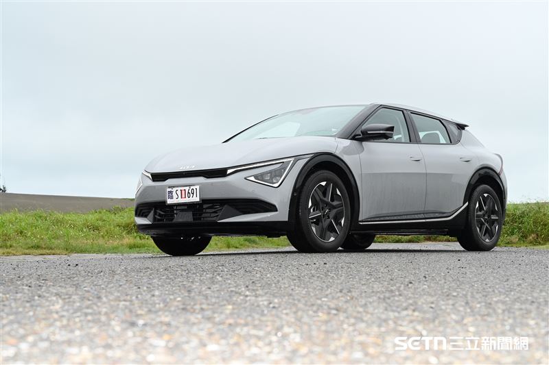 Kia EV6 Air電動休旅車。(記者鍾釗榛攝影)