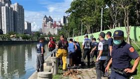 高雄,愛河,浮屍,死因,相驗。（圖／翻攝畫面）