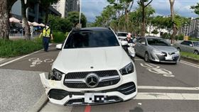 台中,車禍,酒駕,連環撞,租賃,賓士。（圖／翻攝畫面）