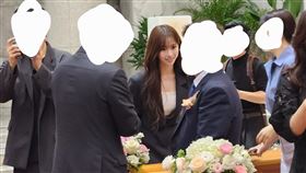 ▲Karina穿著低調仍成全場矚目焦點。（圖／翻攝自아이돌 이슈臉書）