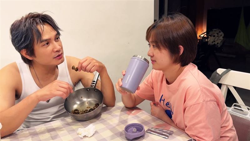 羅文裕日前透露老婆罹患乳癌,近期接受第一次化療。(圖/翻攝自臉書)