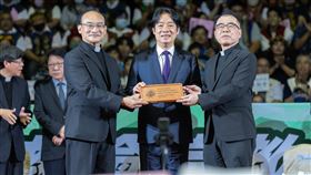 賴清德總統今（15）日出席「台灣基督長老教會宣教160週年紀念感恩禮拜」。（圖／總統府提供)