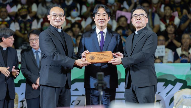 出席長老教會感恩禮拜 賴清德籲團結合作