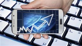 ▲上週加權股價指數上漲412點，上市股票總市值達71.07兆元。（示意圖／PIXABAY） 