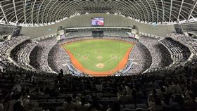 ▲富邦悍將15日賽前門票完售，滿場共34800人。（圖／富邦悍將提供）