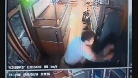 台北,欣欣公車,指南客運,司機,毆打。（圖／翻攝畫面）