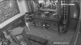 台南男摔金紙亂砸筊！百年廟轟：褻瀆神明