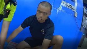 ▲男子桌球突倒地命危，一位神秘高手上前CPR急救。（圖／翻攝自新埔消防分隊臉書）