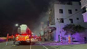 高雄市,路竹區,火警,民宅,汽車,零件,機具,雜物,送醫,住戶▲圖片描述。（圖／翻攝畫面）