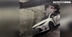 機械車位「好像跳樓機」上升急墜車主嚇傻（圖／翻攝畫面）