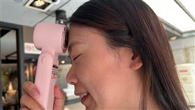 搭載冰鎮製冷晶片的隨身掛扇，主打快速降溫。（圖／486團購提供）