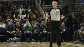 佛斯特（Scott Foster）是NBA最具爭議的裁判（圖／美聯社／達志影像）