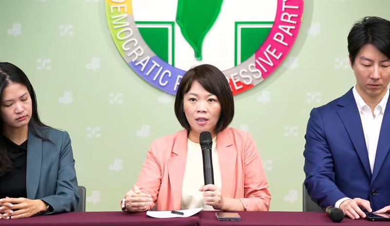 簡舒培表示,羅智強提告罷團、告她和柯建銘等人「就是在恐嚇」,讓大家不敢批評被罷免的立委。(圖/翻攝自民進黨YT)