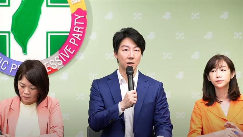 林亮君遭簡訊騷擾威脅,吳崢氣憤表示:「告死這些噁心爛人!」(圖/翻攝自民進黨YT)