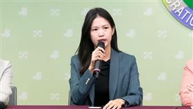 ▲民進黨「大鯨魚霸凌大罷免！藍委集體打壓公民！」記者會，吳崢、何孟樺、林亮君、簡舒培、許淑華出席（圖／翻攝自民進黨YT）