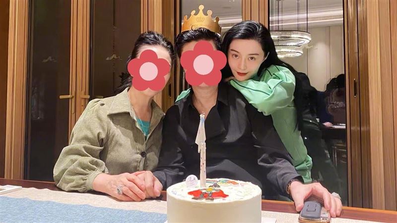 范冰冰曬全家福　7旬父母凍齡狀態網看呆