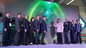 ▲ 中華、長榮、星宇三航正式導入永續航空燃料，結合中油與台塑本土供應鏈，首年減碳上看15,000公噸，接軌ICAO與RefuelEU國際減碳要求。（圖／永續新聞網官網）