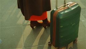 出國 託運行李 行李箱 示意圖／unsplash