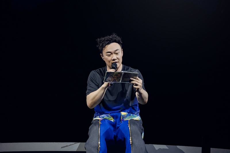 陳奕迅驚喜宣告於八月澳門最終站，為歌迷準備了「小禮物」。（圖／廿一克有限公司提供）